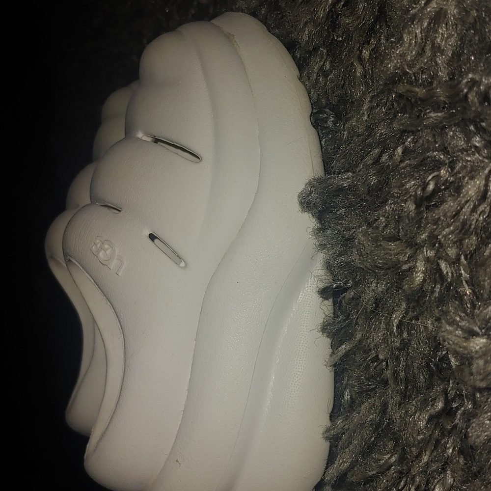 Uggs white yesh - Picture 2 of 4